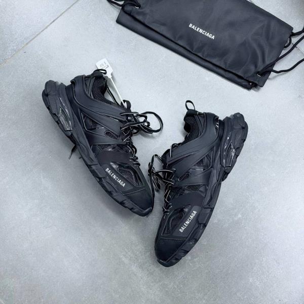 بالنسیاگا ترک مشکی