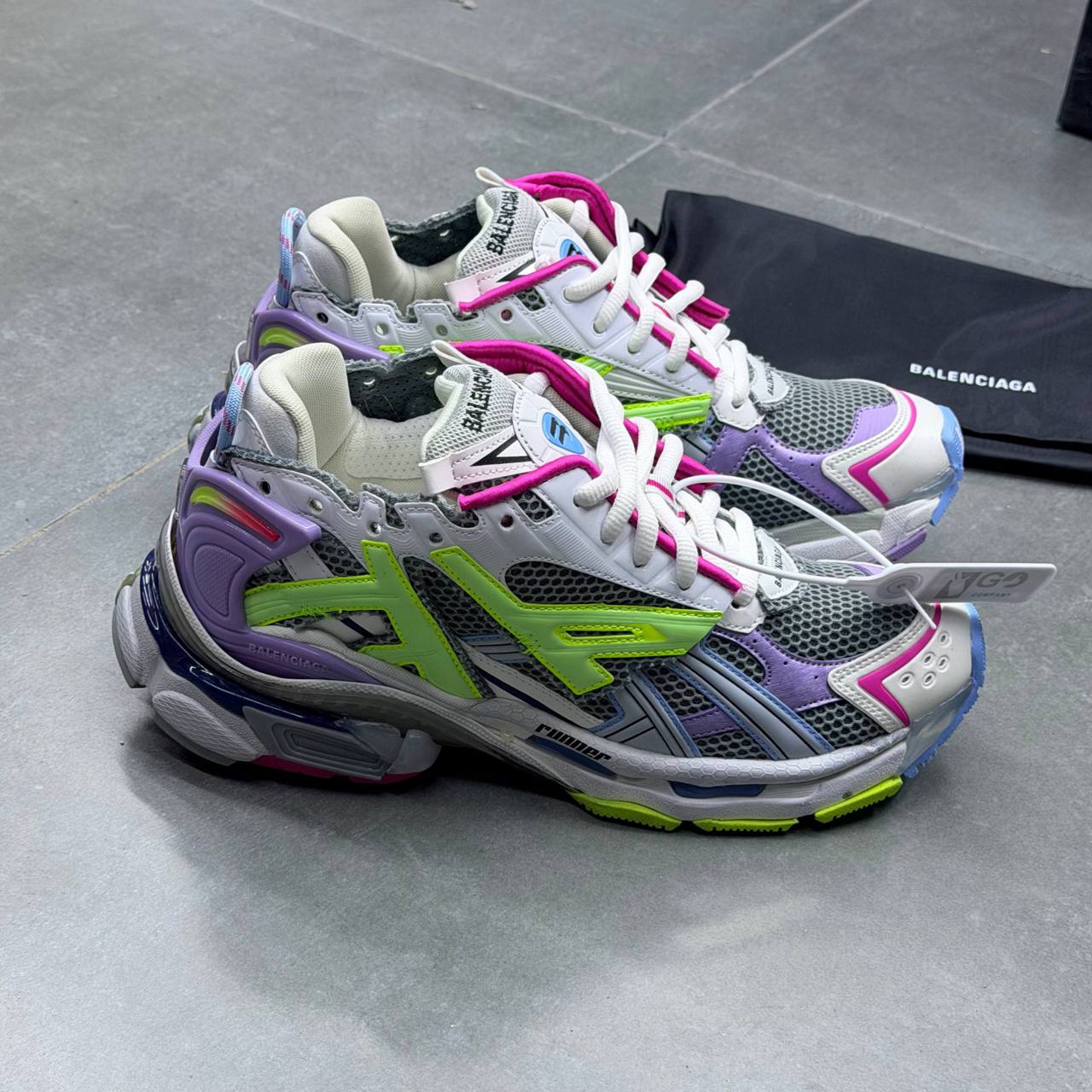 بالنسیاگا رانر مولتی کالر نئونی