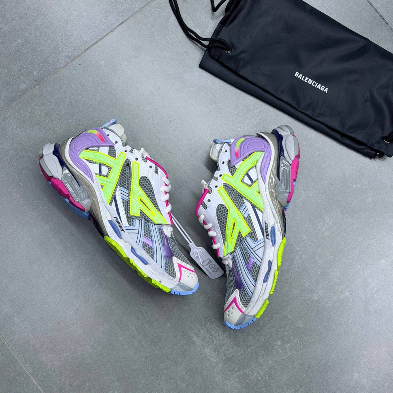 بالنسیاگا رانر مولتی کالر نئونی