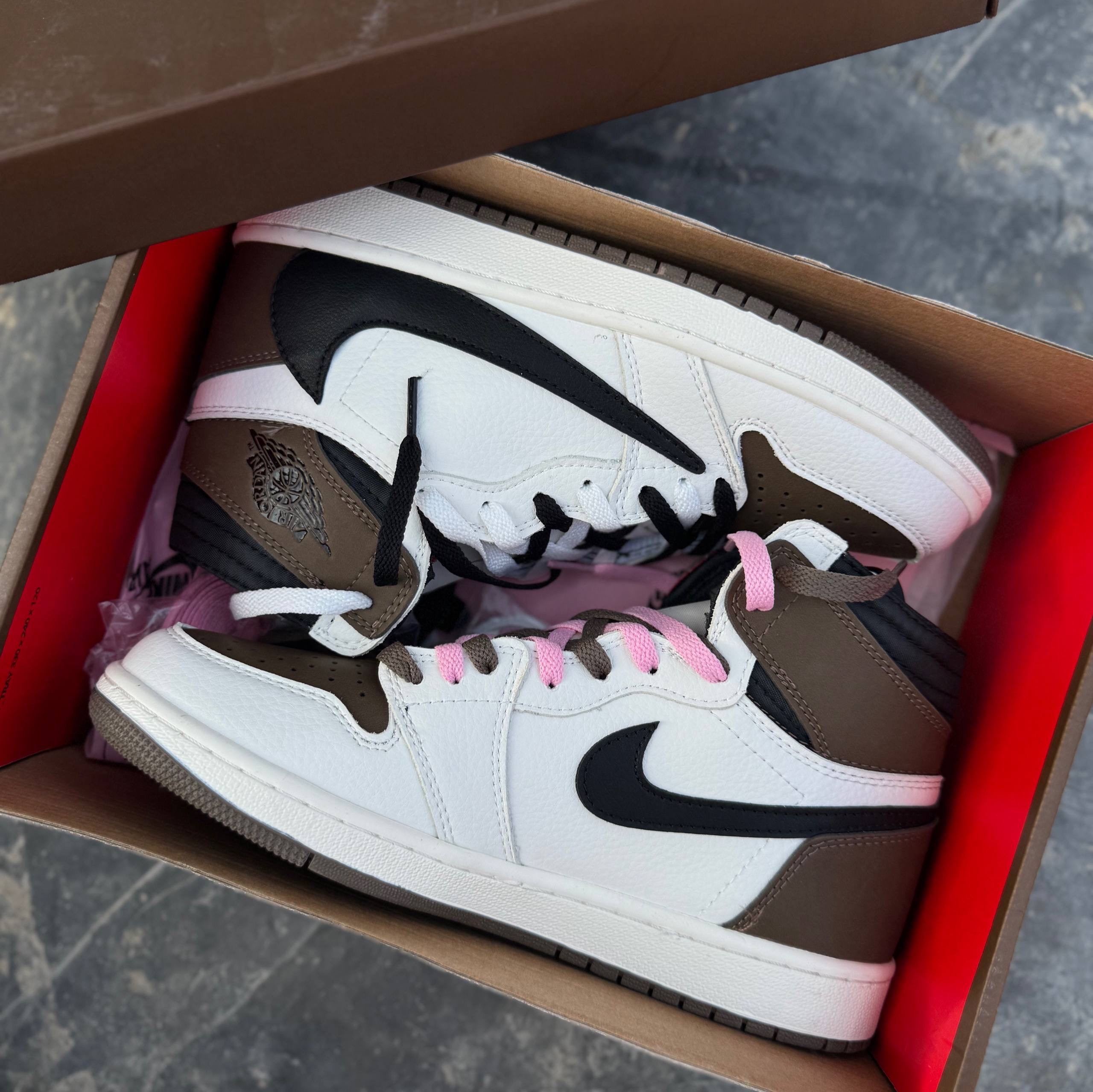 جردن ۱ ترویس اسکات موکا Nike Air Jordan 1 Retro High OG SP Travis Scott Mocha