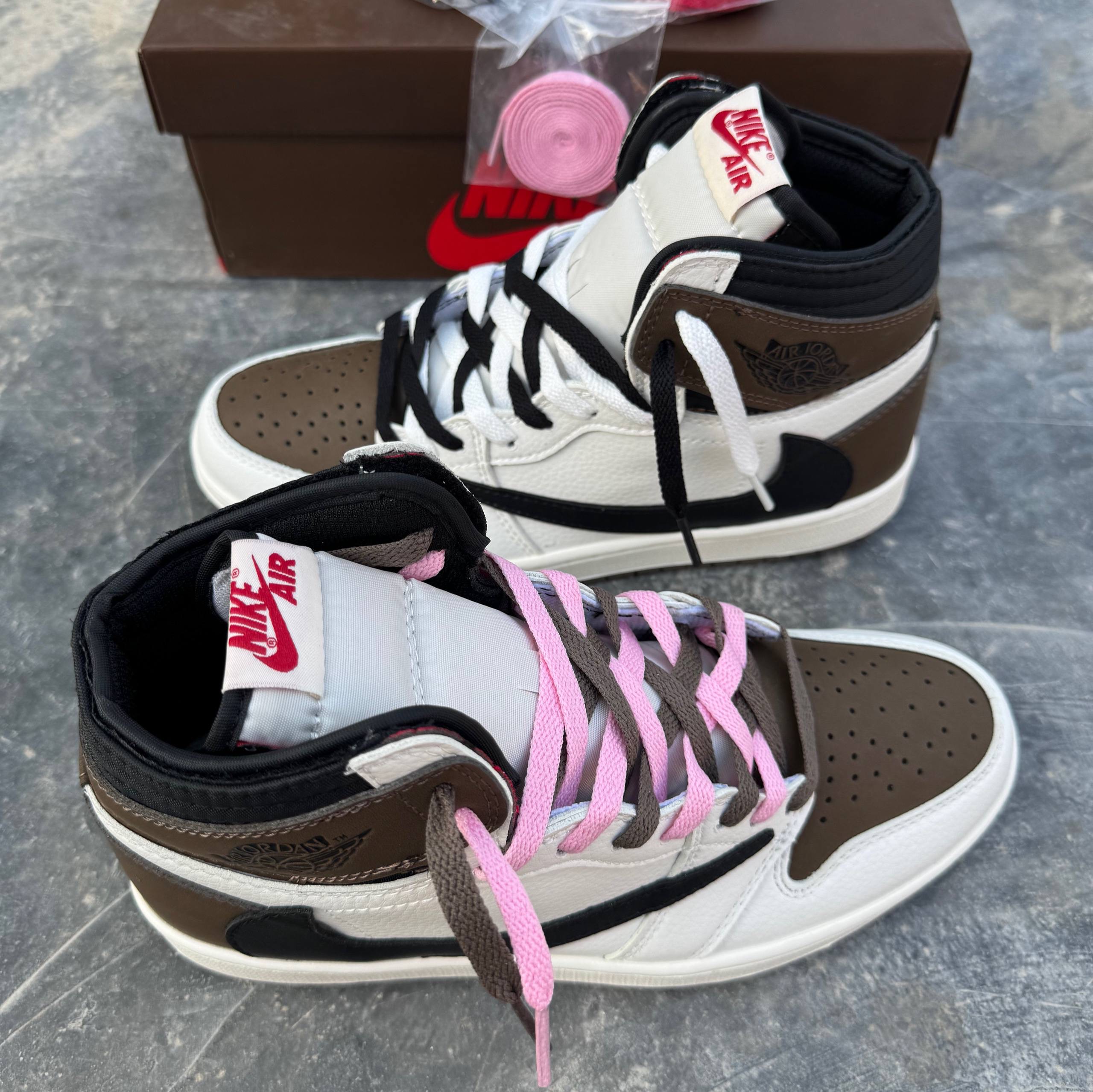 جردن ۱ ترویس اسکات موکا Nike Air Jordan 1 Retro High OG SP Travis Scott Mocha