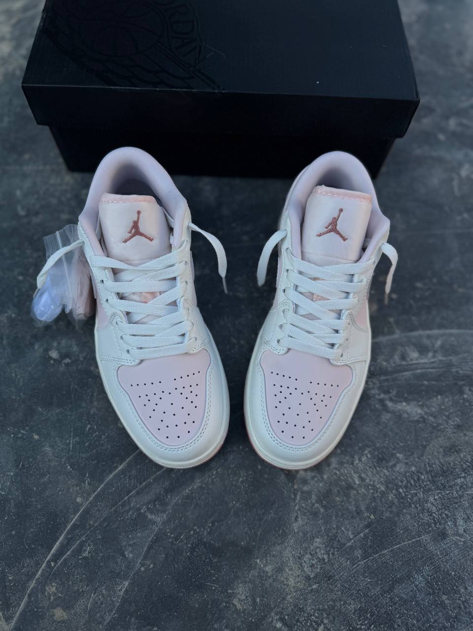 نایک ایر جردن صورتی سفید