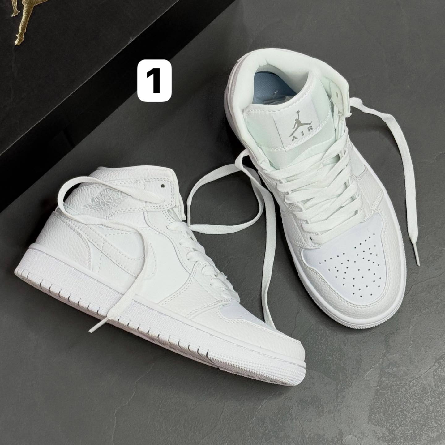 نایک ایر جردن وان تمام سفیدNike Air Jordan One 