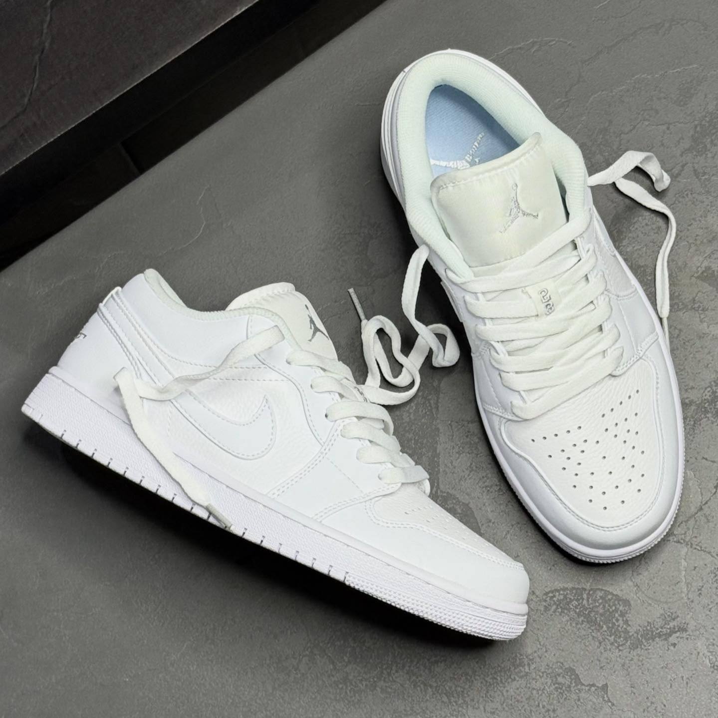 نایک ایر جردن وان تمام سفیدNike Air Jordan One 