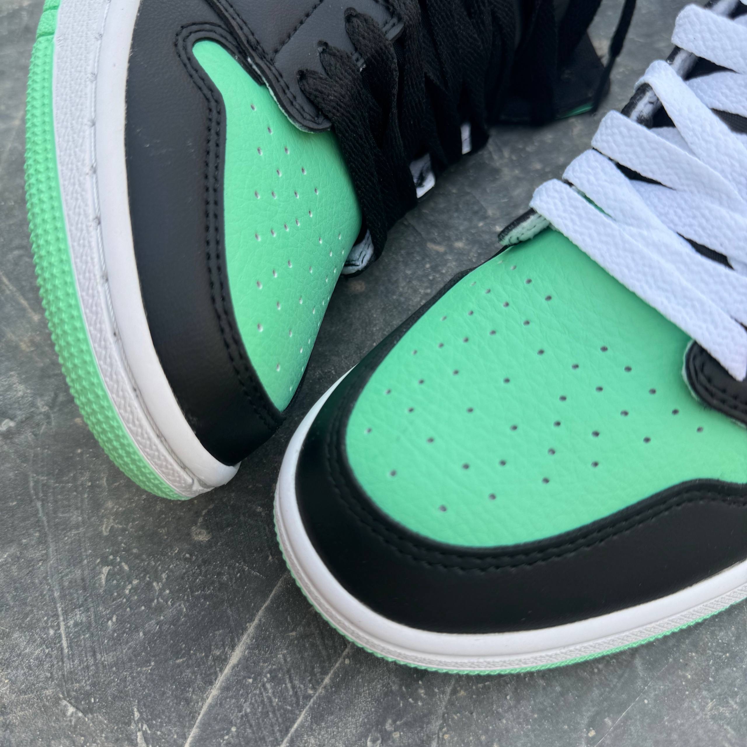 نایک ایر جردن1 رترو های اوجی گرین گلو Jordan 1 Retro High OG Green Glow