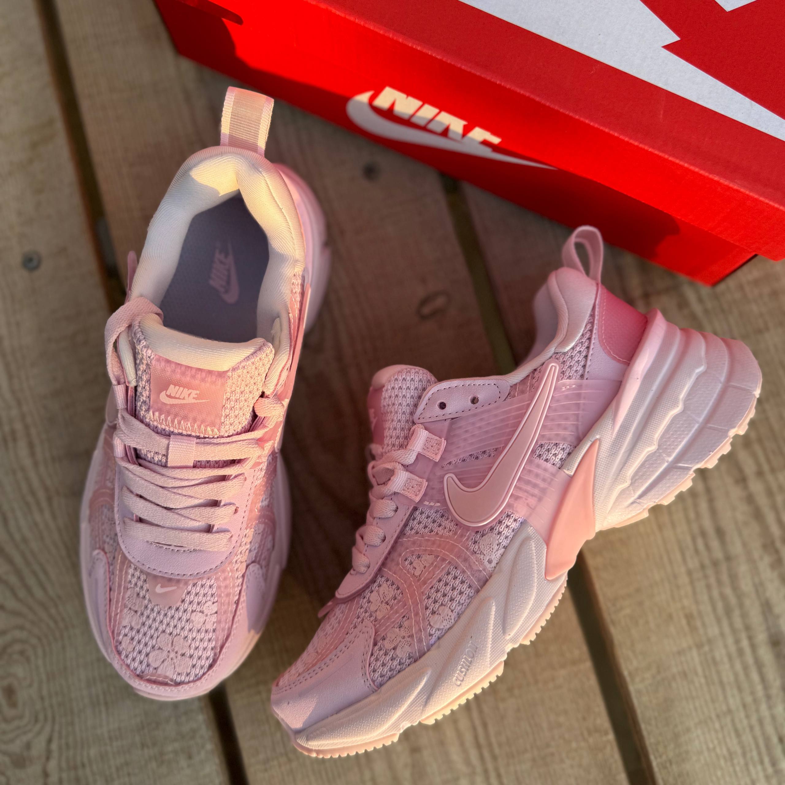 نایک وی تو کی ران صورتی Nike V2K Run 