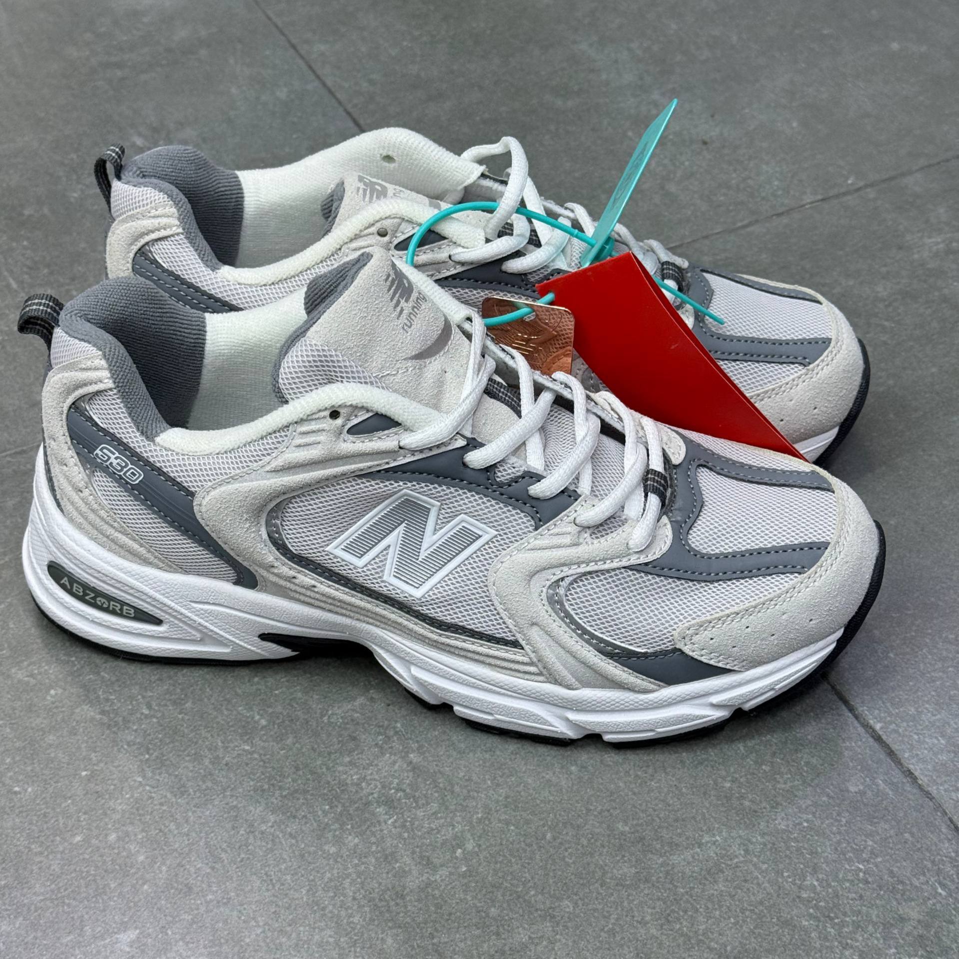 نیوبالانس ۵۳۰ new balance530