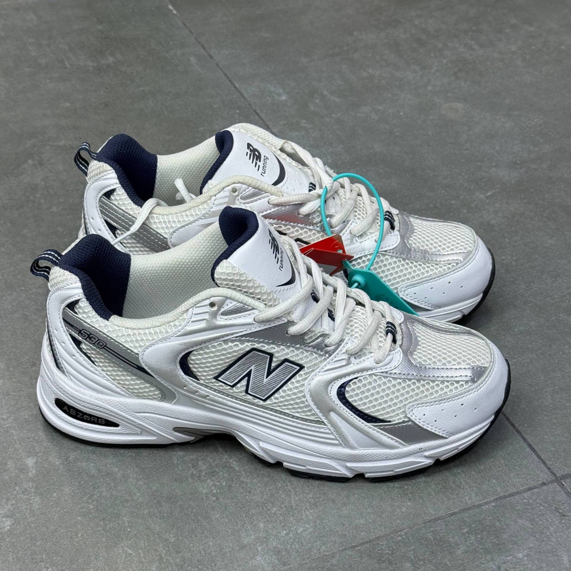 نیوبالانس ۵۳۰ new balance530