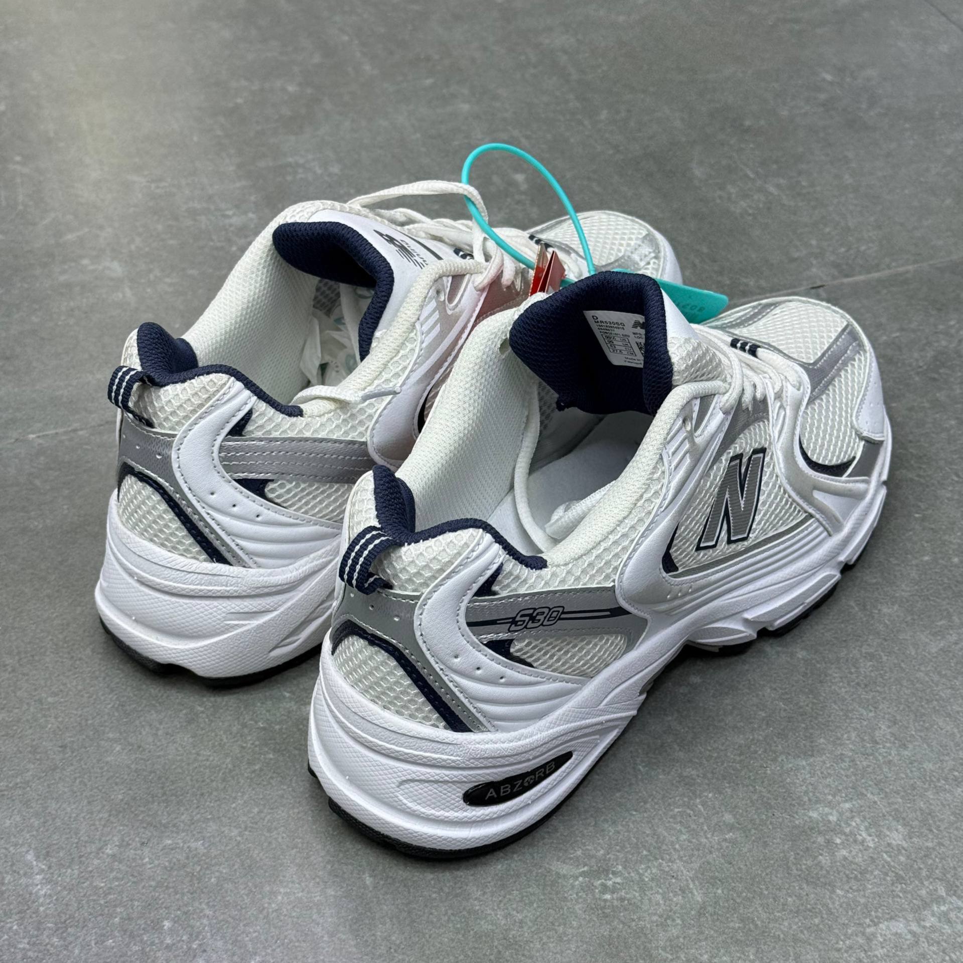 نیوبالانس ۵۳۰ new balance530